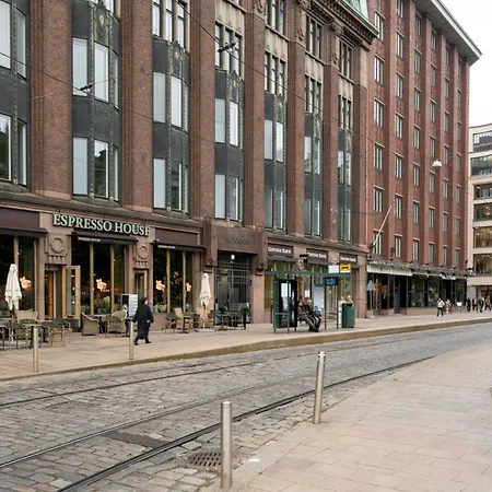 Stylish 1br With Balcony - Prime Location In